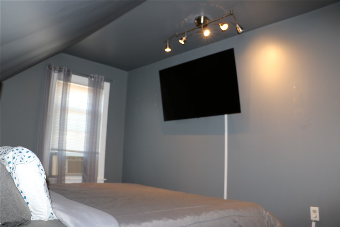 156 Sisson Street Pawtucket, RI 02860 - Photo 41 of 46