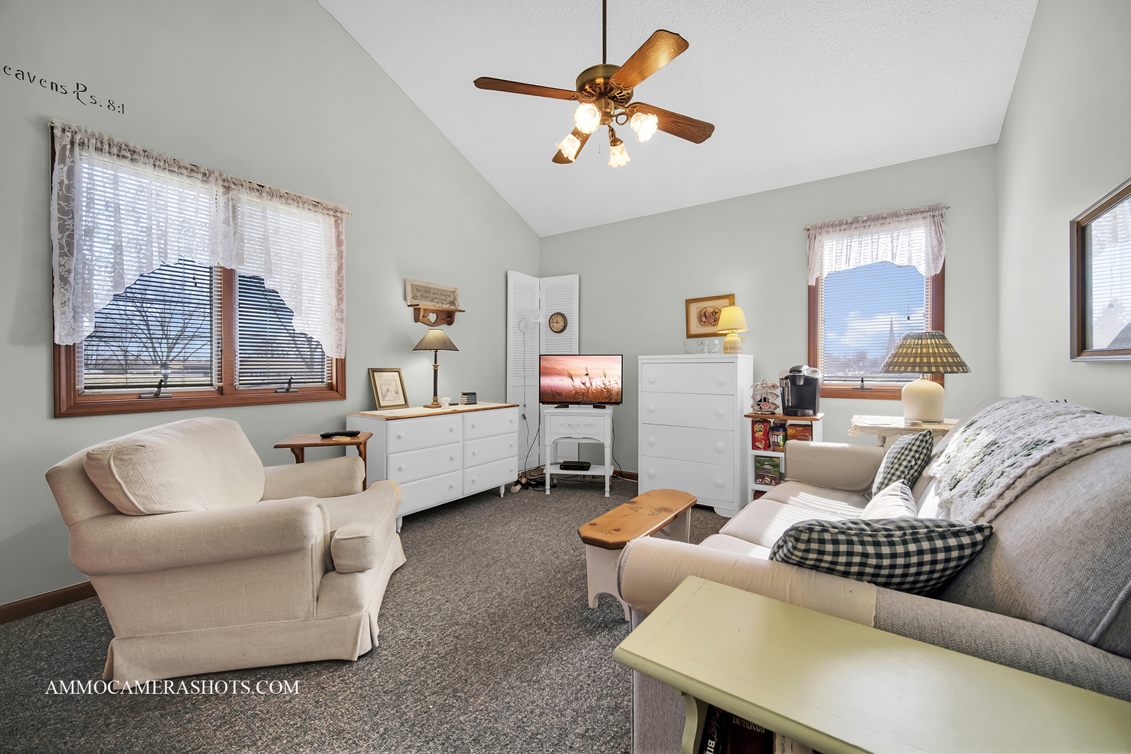 2020 Church Road Aurora, IL 60505 - Photo 20 of 37 a living room with furniture