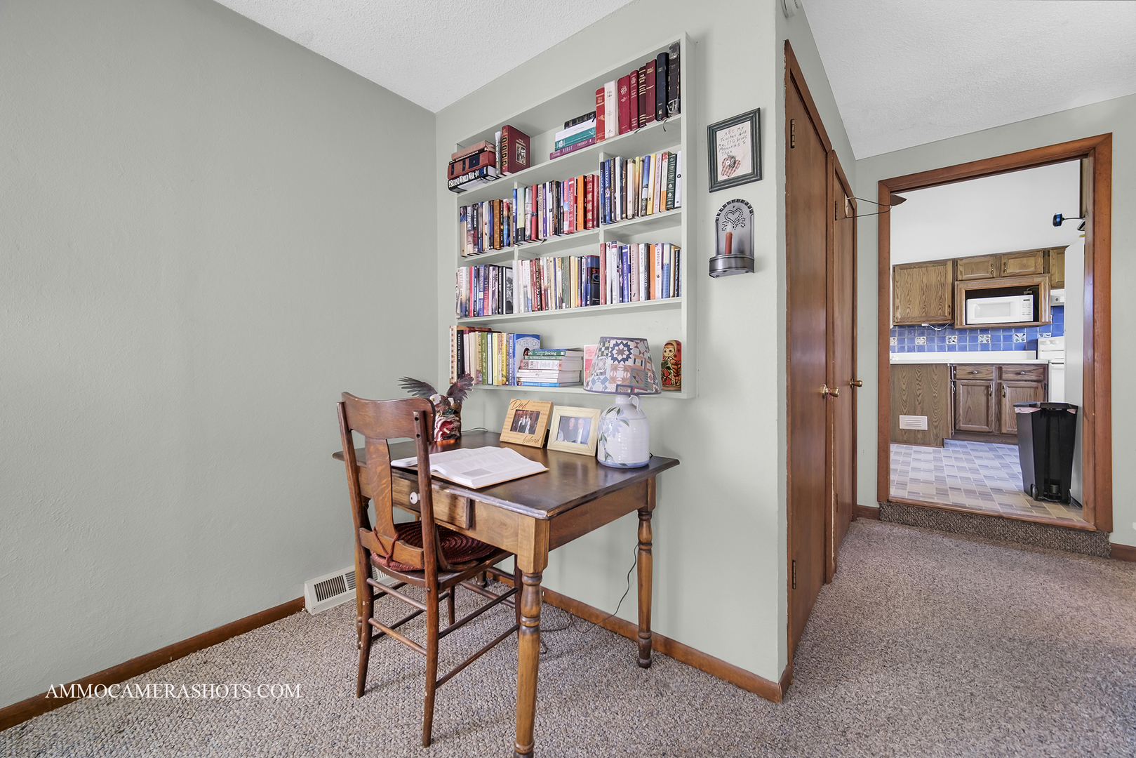 2020 Church Road Aurora, IL 60505 - Photo 24 of 37 a view of a workspace with furniture