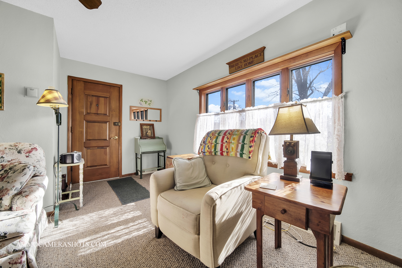 2020 Church Road Aurora, IL 60505 - Photo 25 of 37 a living room with furniture and a table