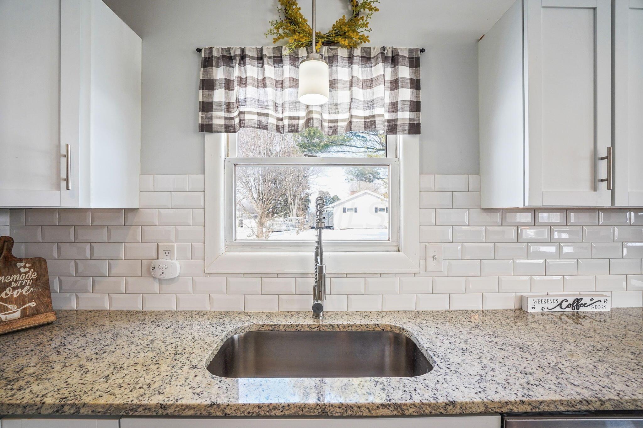 8661 Croton Road Johnstown, OH 43031 - Photo 9 of 23 Granite Countertops