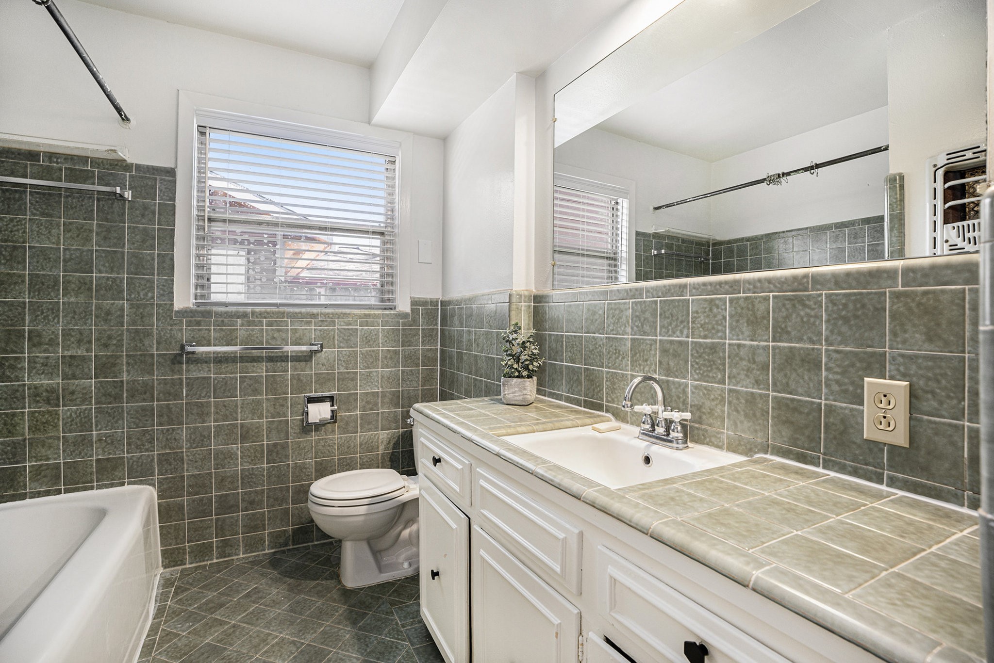 6325 Rowan Lane Houston, TX 77074 - Photo 14 of 18