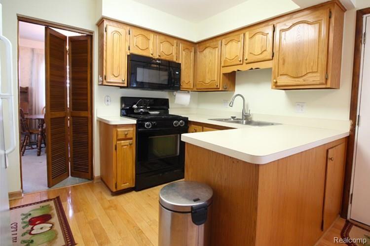 18511 Davidson Road Fraser, MI 48026 - Photo 8 of 19 UKitchen.jpg