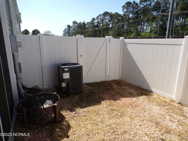 $1,350 | 513 Oyster Rock Lane, Sneads Ferry, NC 28460