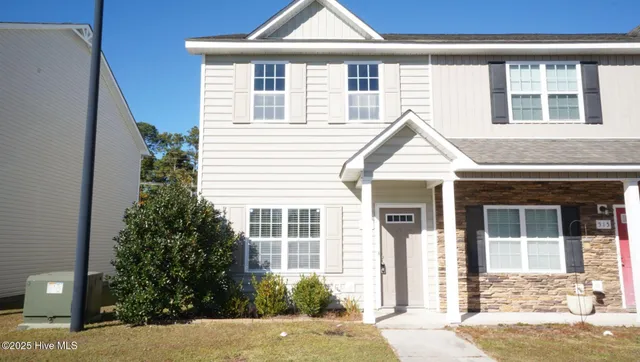 $1,350 | 513 Oyster Rock Lane, Sneads Ferry, NC 28460