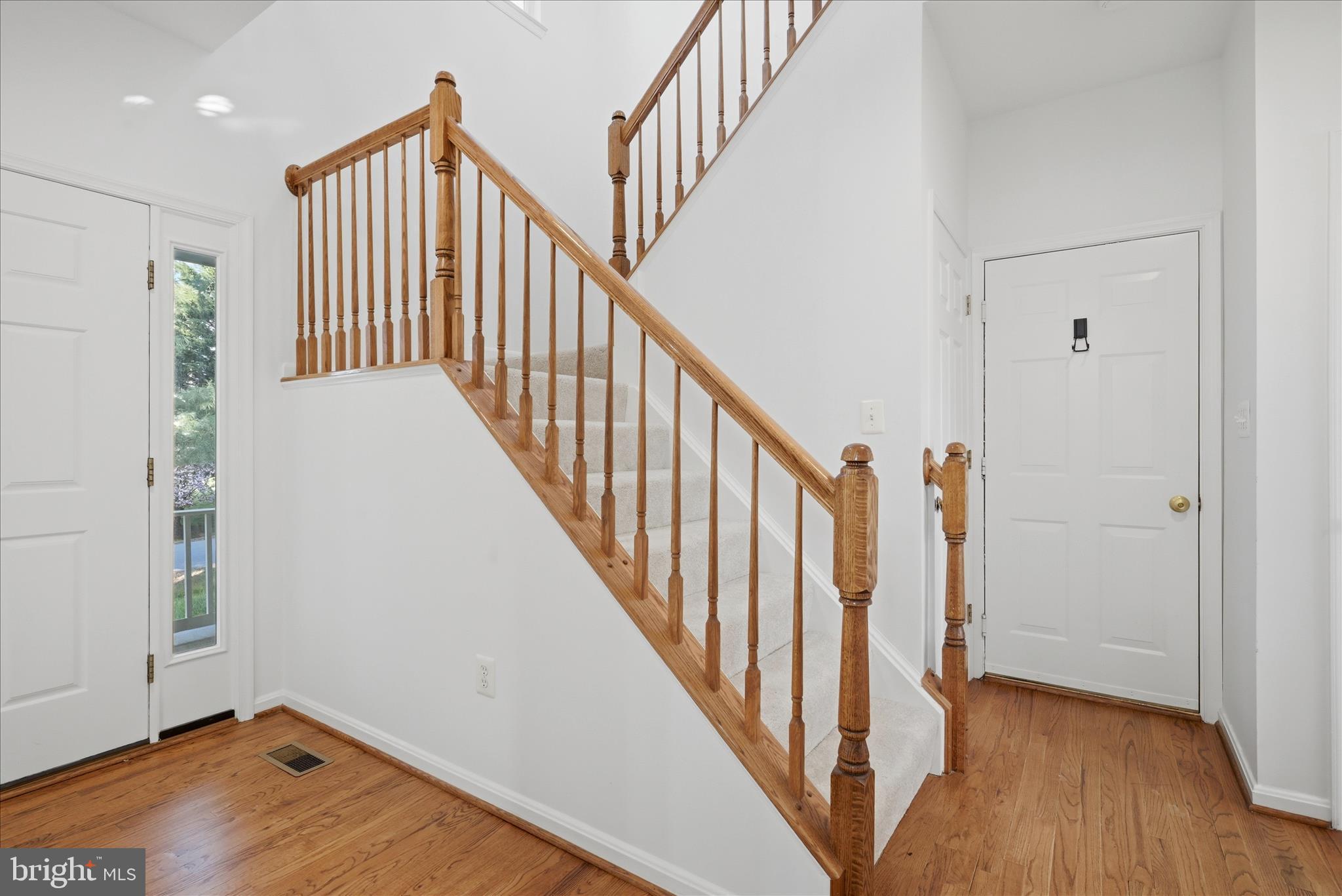 17550 Deavers Court Hamilton, VA 20158 - Photo 29 of 64 Stairs