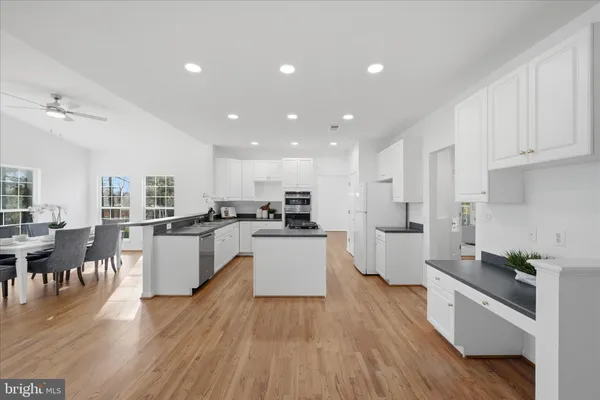 $850,000 | 17550 Deavers Court, Hamilton, VA 20158