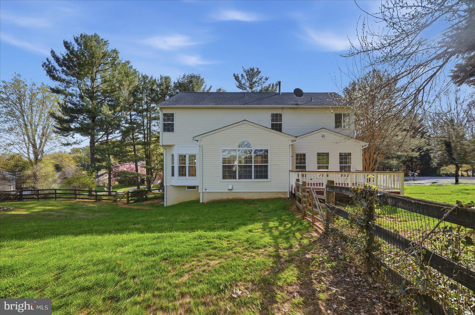 17550 Deavers Court Hamilton, VA 20158 - Photo 50 of 64 Exterior Rear
