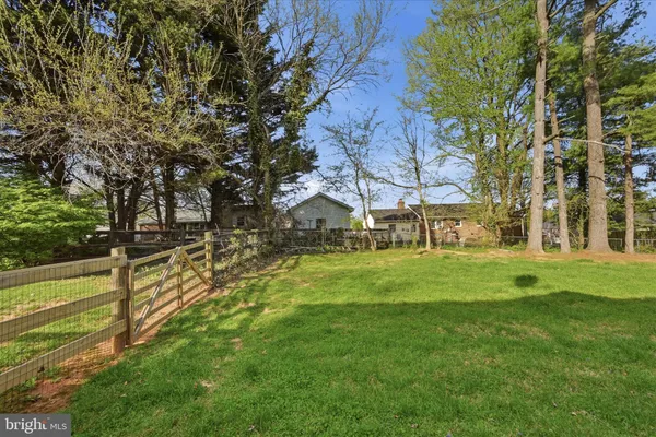 $850,000 | 17550 Deavers Court, Hamilton, VA 20158