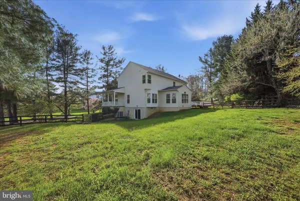 $850,000 | 17550 Deavers Court, Hamilton, VA 20158