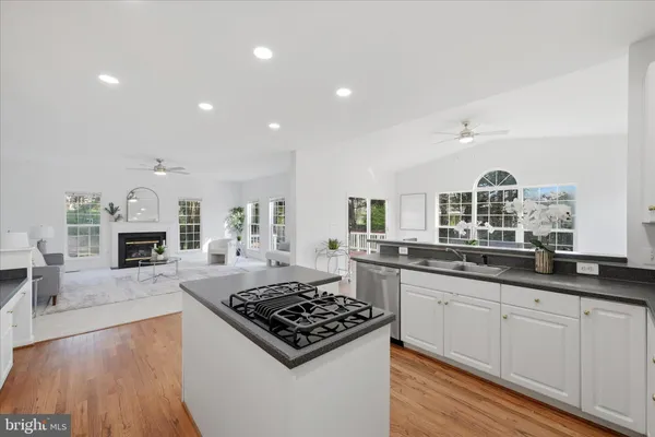 $850,000 | 17550 Deavers Court, Hamilton, VA 20158