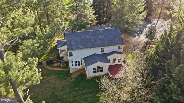 $850,000 | 17550 Deavers Court, Hamilton, VA 20158
