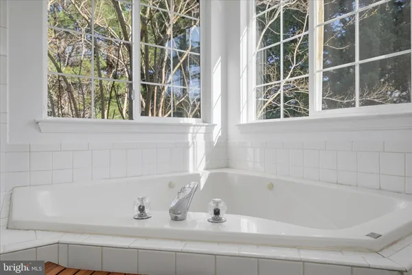 $850,000 | 17550 Deavers Court, Hamilton, VA 20158