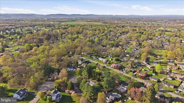 $850,000 | 17550 Deavers Court, Hamilton, VA 20158