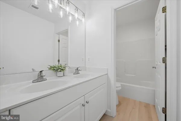 $850,000 | 17550 Deavers Court, Hamilton, VA 20158