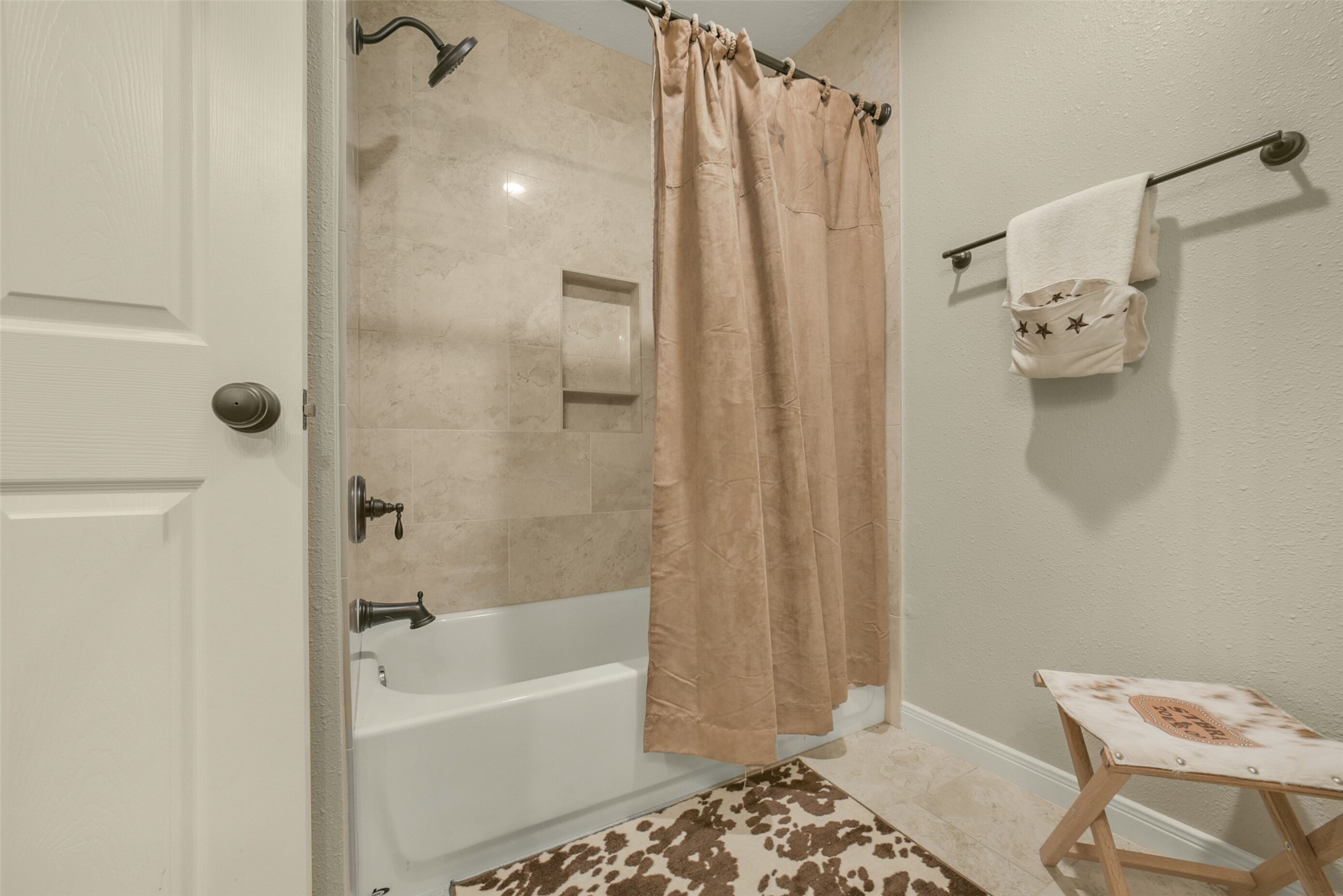 29103 Quail Nest Road Hockley, TX 77447 - Photo 42 of 49 Guest full bath with tub/shower combo