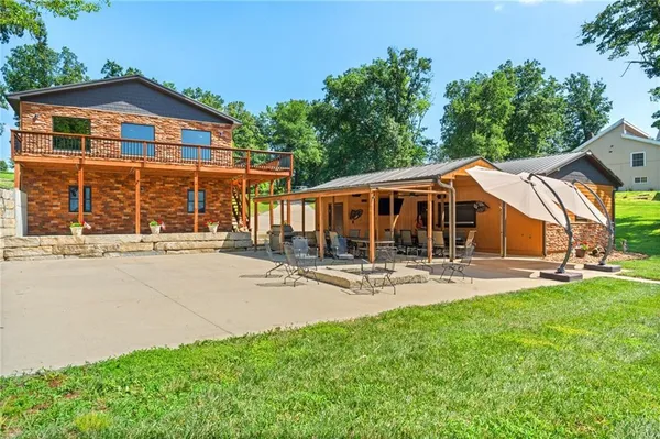 $999,000 | 588 Lake Viking Terrace, Gallatin, MO 64640