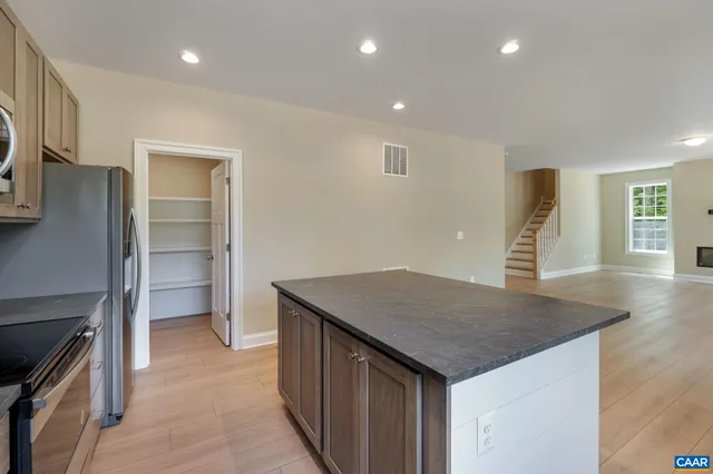 a kitchen that has a island in it