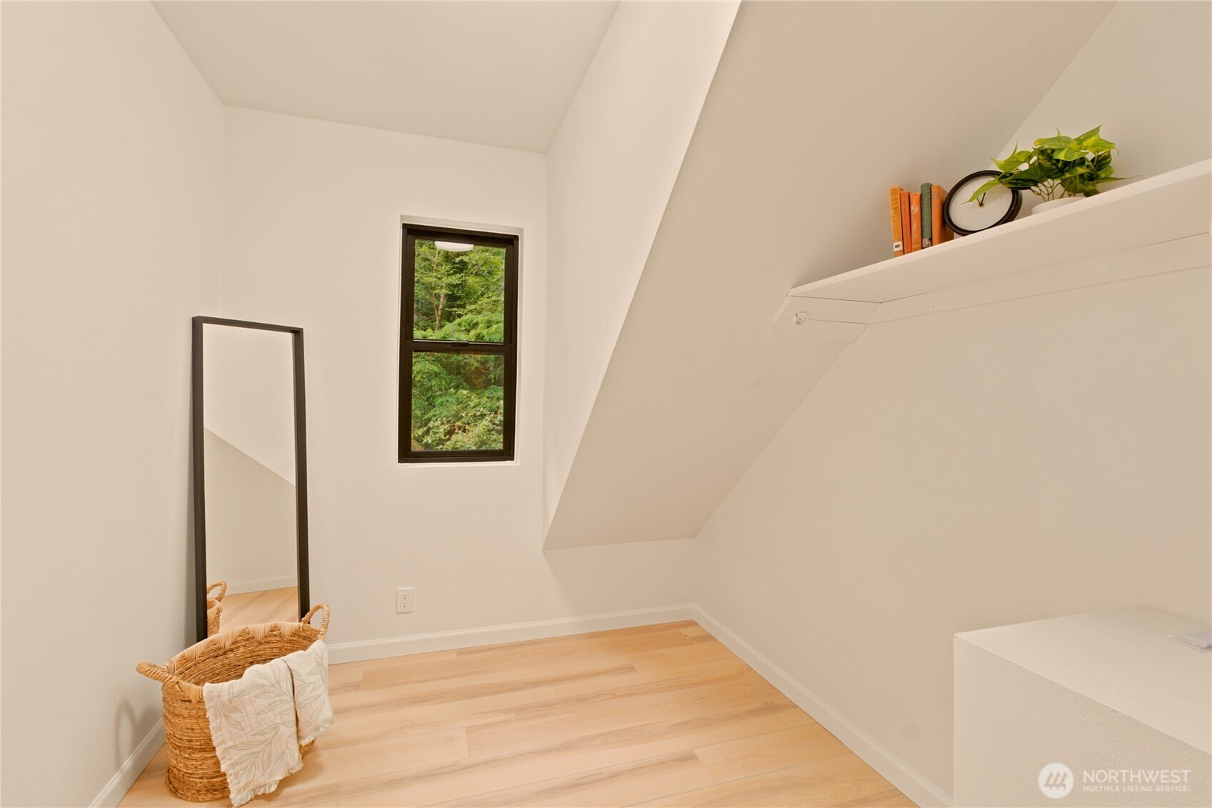 14151 Komedal Road Northeast Bainbridge Island, WA 98110 - Photo 19 of 37