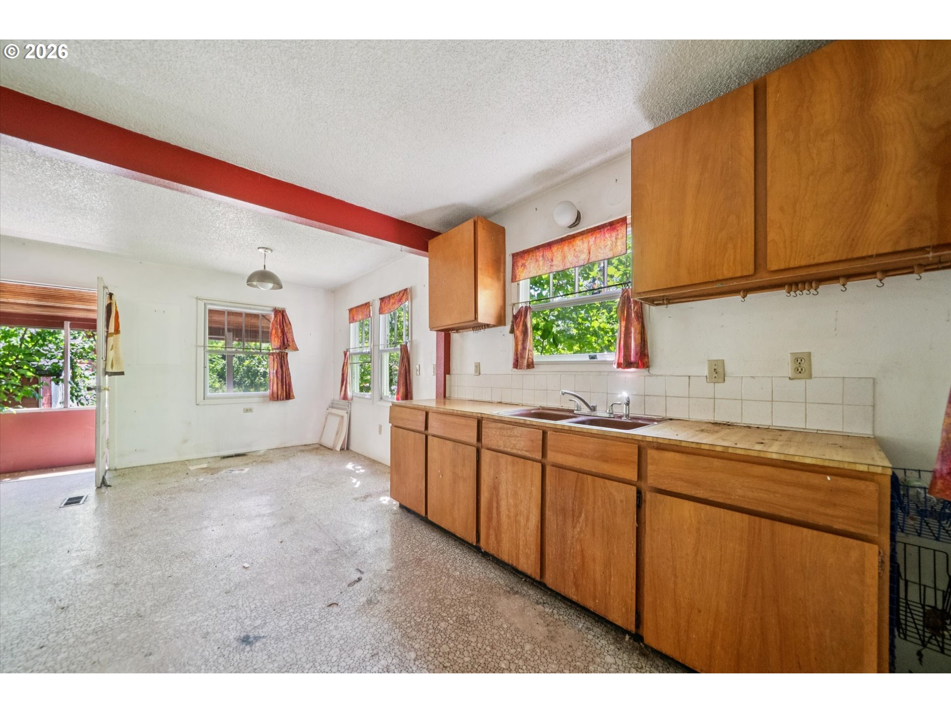 4450 Southwest 107th Avenue Beaverton, OR 97005 - Photo 12 of 34