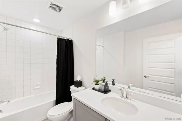 $3,000 | 23728 East Ida Drive, Unit B, Aurora, CO 80016
