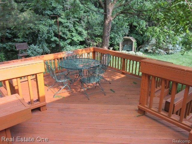 25712 Rutledge Crossing Farmington, MI 48335 - Photo 22 of 25 lower deck.JPG