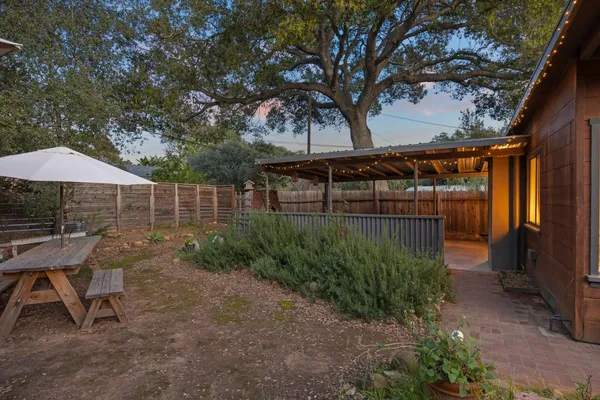 $925,000 | 546 South La Luna Avenue, Ojai, CA 93023