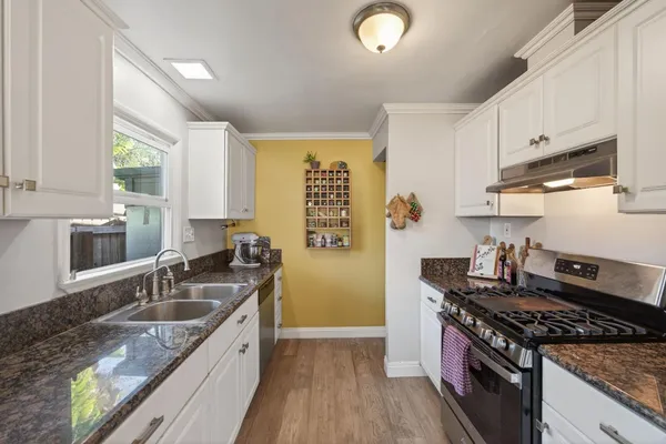 $925,000 | 546 South La Luna Avenue, Ojai, CA 93023