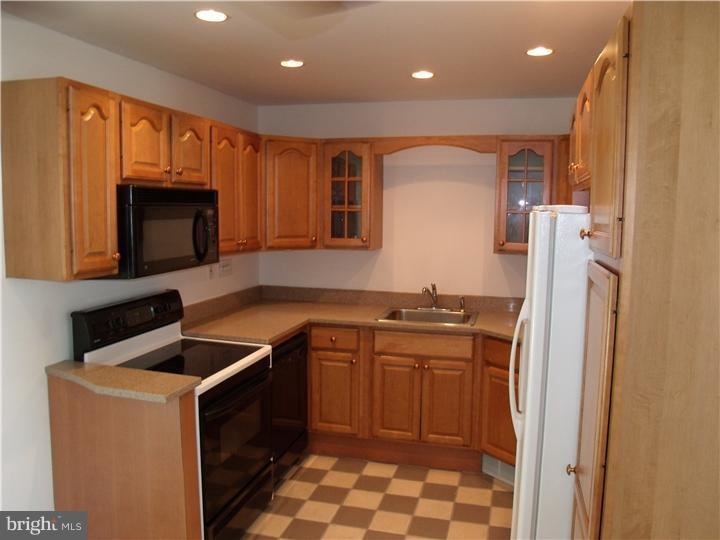 6 Indigo Road Levittown, PA 19057 - Photo 4 of 13 Kitchen