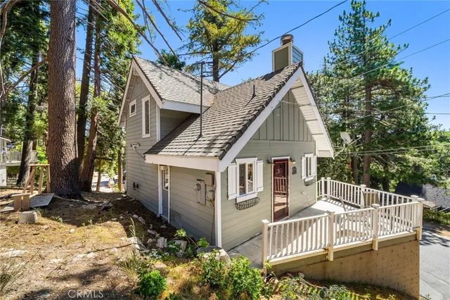 $270,000 | 746 West Victoria Court, Lake Arrowhead, CA 92352
