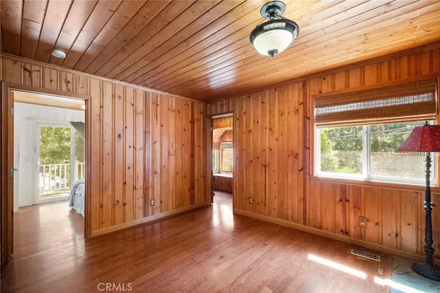 $270,000 | 746 West Victoria Court, Lake Arrowhead, CA 92352