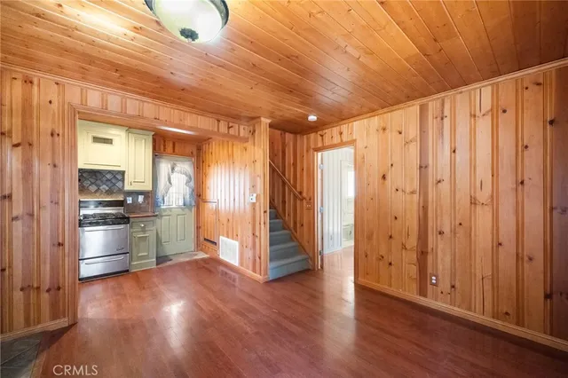 $270,000 | 746 West Victoria Court, Lake Arrowhead, CA 92352