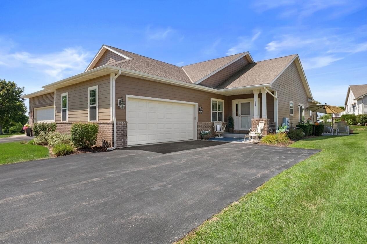 204 Oak Hill Circle Rochester, WI 53105 - Photo 17 of 30 Gemini_Generated_Image_jub53bjub53bjub5