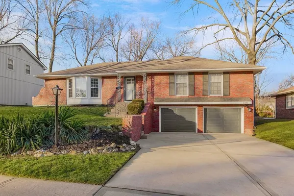 $373,000 | 1700 Northeast 68 Terrace, Gladstone, MO 64118