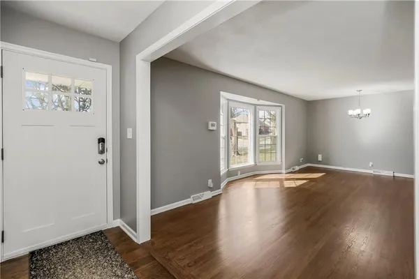 $373,000 | 1700 Northeast 68 Terrace, Gladstone, MO 64118