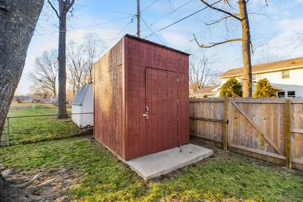 $373,000 | 1700 Northeast 68 Terrace, Gladstone, MO 64118