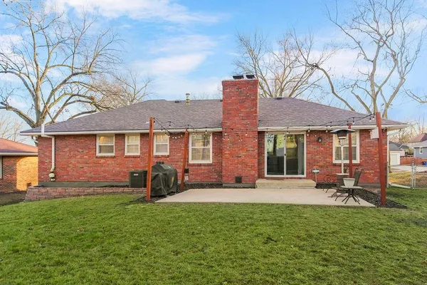 $373,000 | 1700 Northeast 68 Terrace, Gladstone, MO 64118