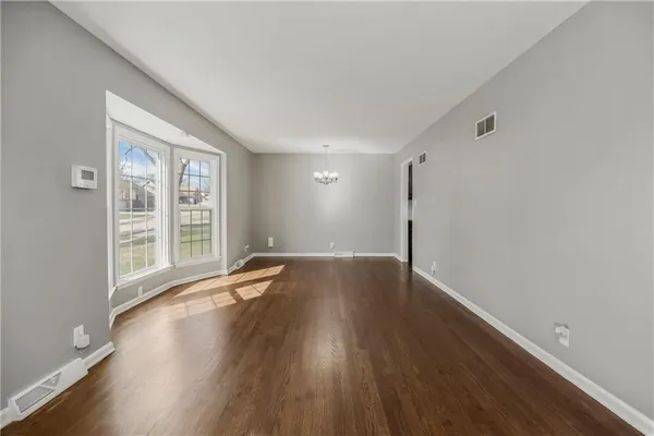 $373,000 | 1700 Northeast 68 Terrace, Gladstone, MO 64118