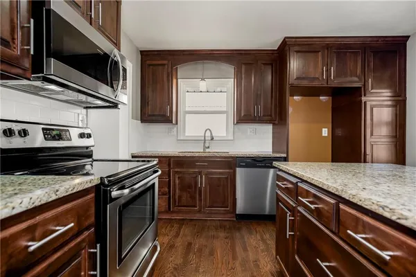 $373,000 | 1700 Northeast 68 Terrace, Gladstone, MO 64118