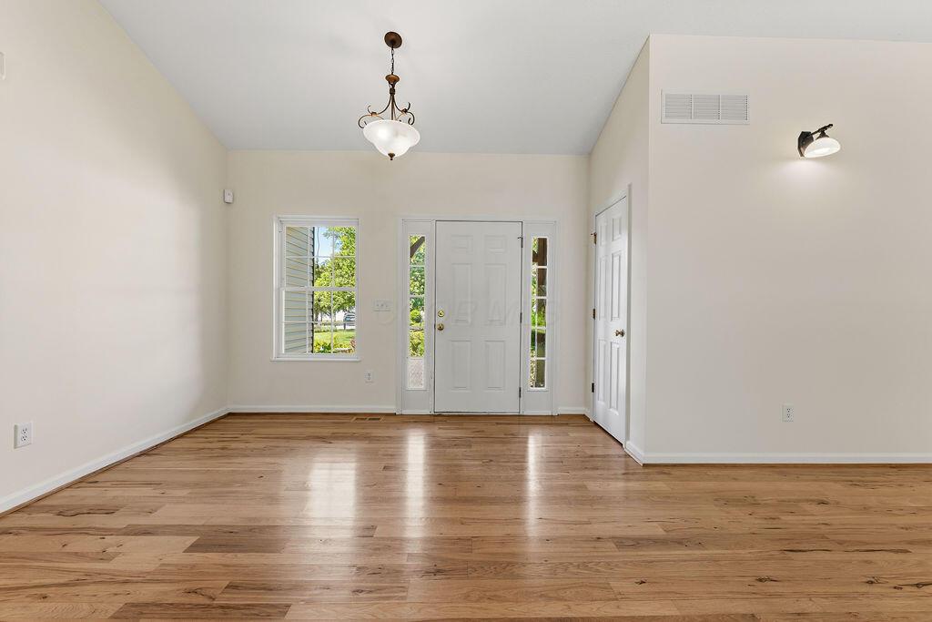 12118 Robins Road Westerville, OH 43082 - Photo 4 of 99