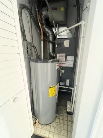 $1,850 | 9430 Bay Colony Drive, Unit 2N, Des Plaines, IL 60016