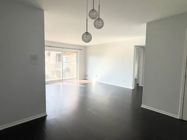 $1,850 | 9430 Bay Colony Drive, Unit 2N, Des Plaines, IL 60016