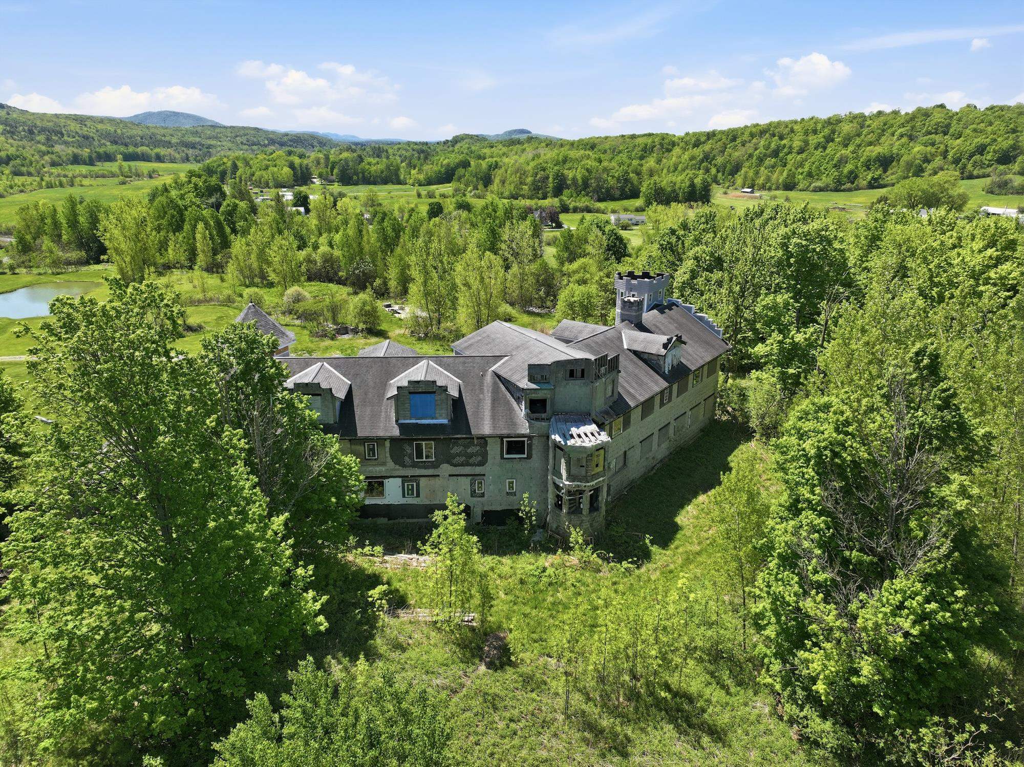 2437 Oakland Station Road Georgia, VT 05478 - Photo 16 of 38
