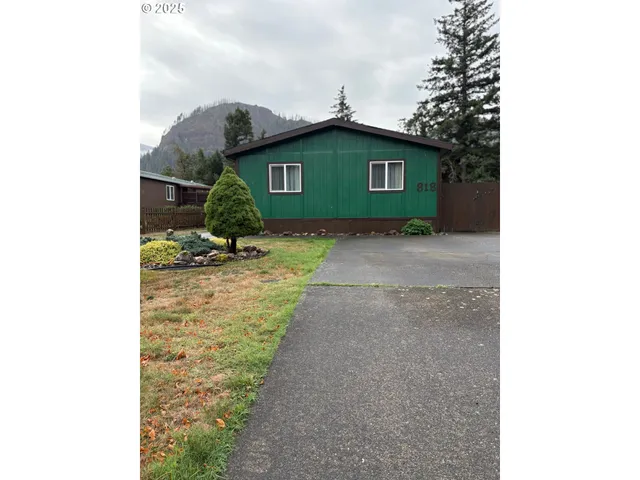 a view of a house with a small yard