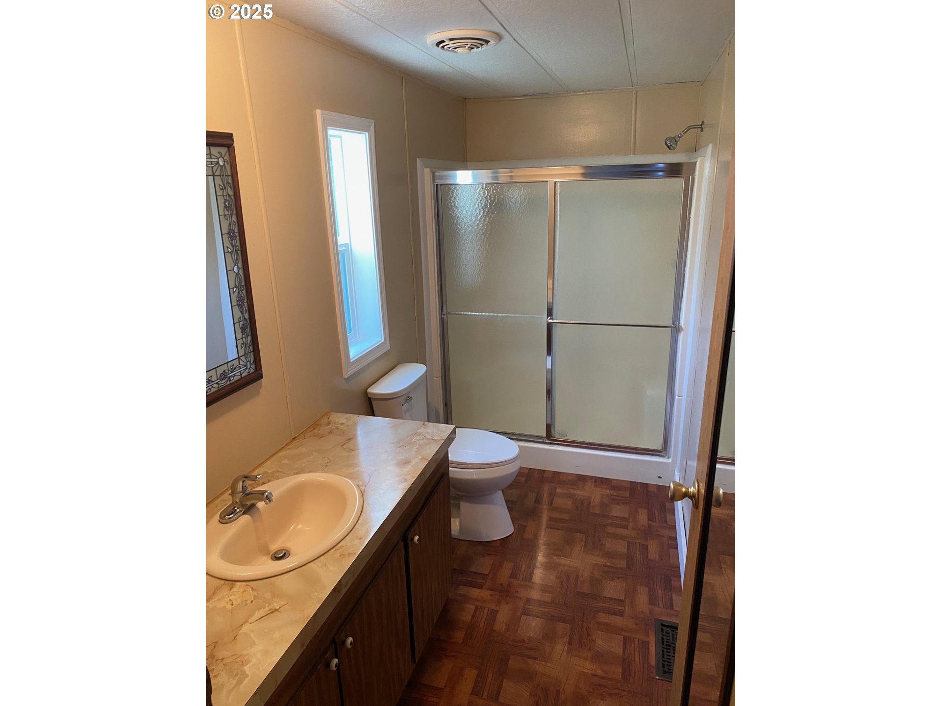 818 Celilo Road North Bonneville, WA 98639 - Photo 12 of 35 a bathroom with a granite countertop sink toilet and shower