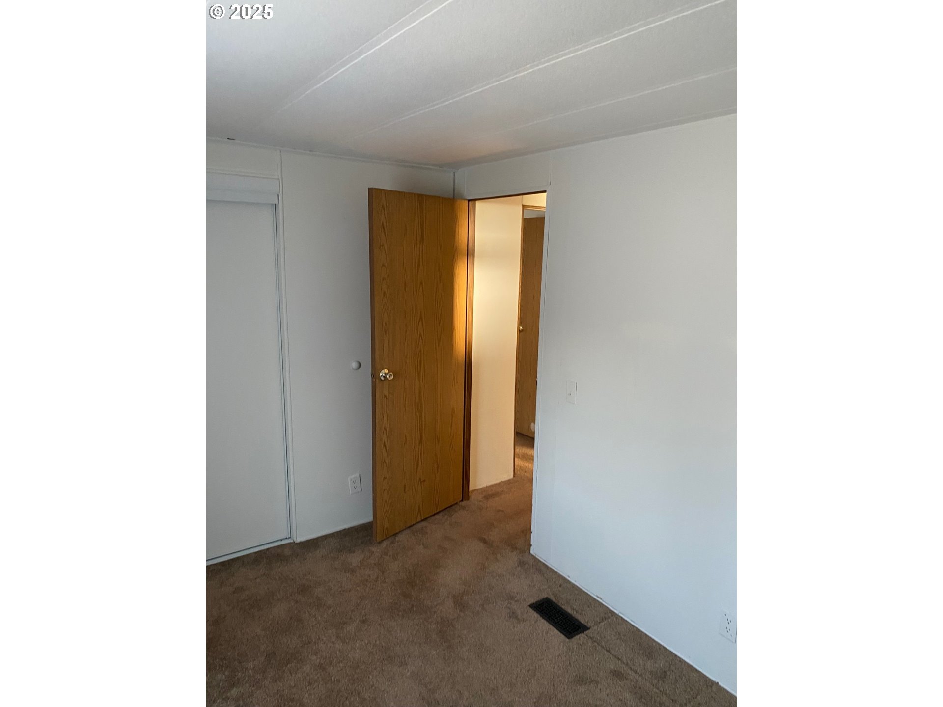 818 Celilo Road North Bonneville, WA 98639 - Photo 13 of 35 a view of an empty room with a window