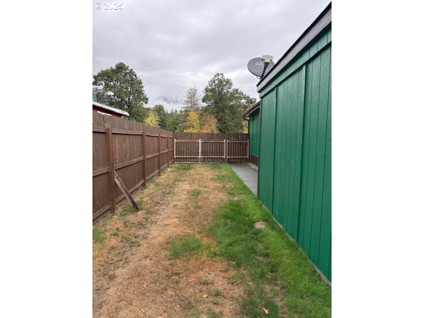 818 Celilo Road North Bonneville, WA 98639 - Photo 27 of 35 a view of a backyard