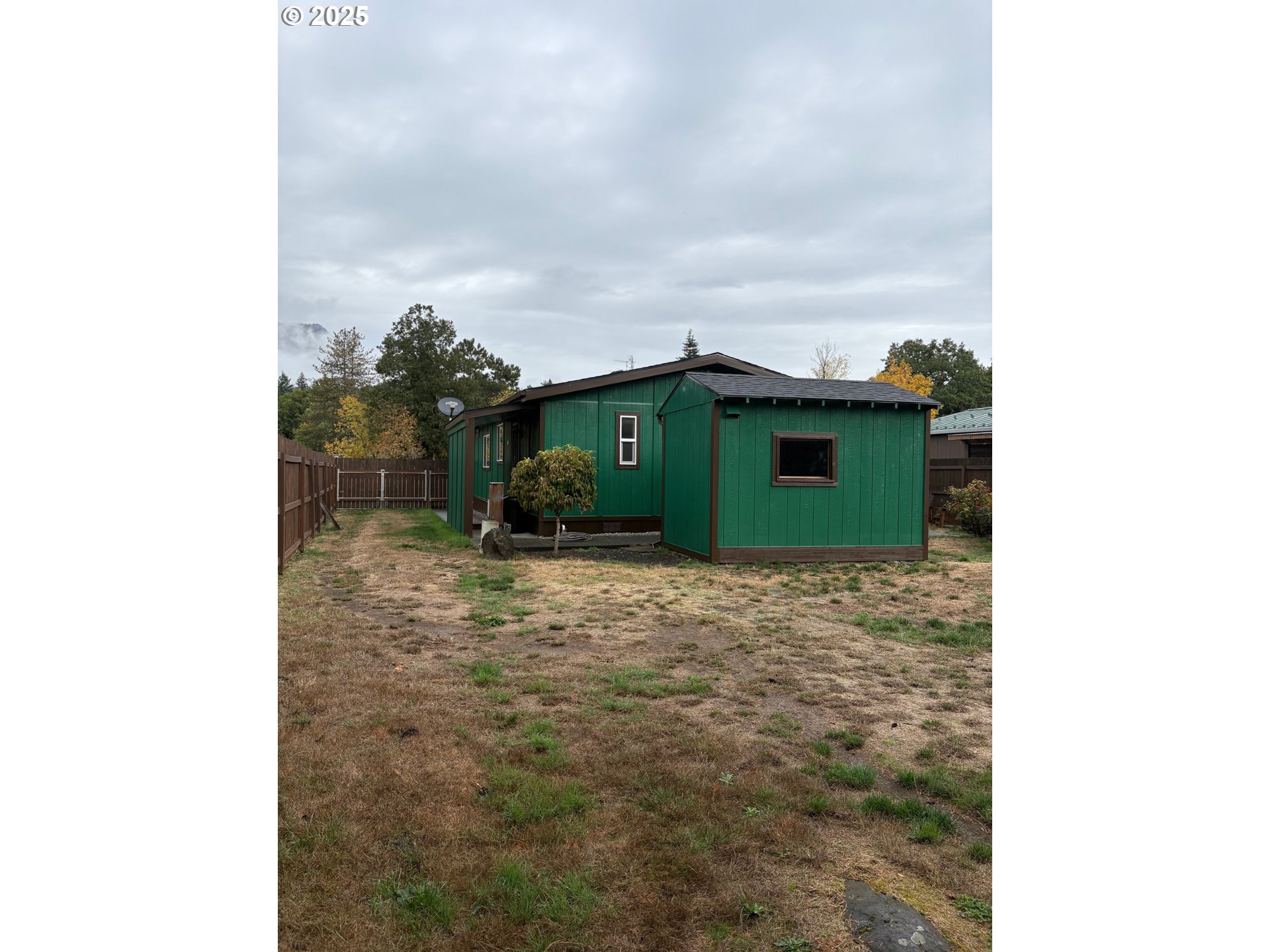 818 Celilo Road North Bonneville, WA 98639 - Photo 29 of 35 a green field with some trees in front of it