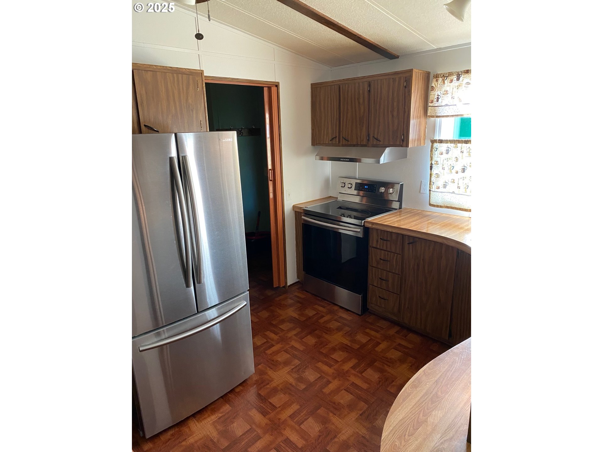 818 Celilo Road North Bonneville, WA 98639 - Photo 8 of 35 a kitchen with stainless steel appliances granite countertop a refrigerator a stove top oven
