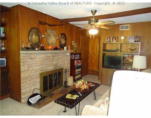 1 Hambrick Road Nitro, WV 25143 - Photo 9 of 14 Den/Family/Great Room.